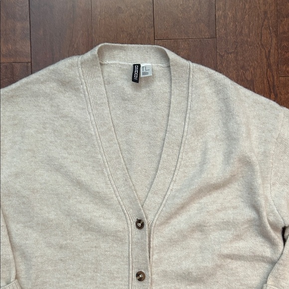 H&M Divided Women’s Boxy Oversized Wool Blend Cardigan Sweater, Size M - Picture 2 of 11